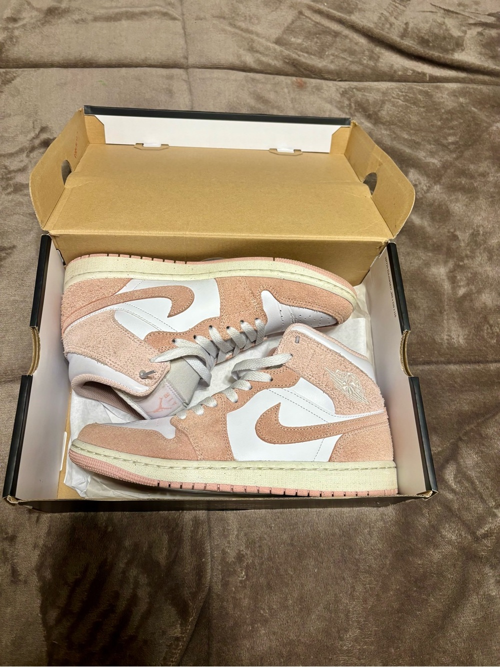 2024 Air Jordan 1 Mid SE 'Legend Pink'